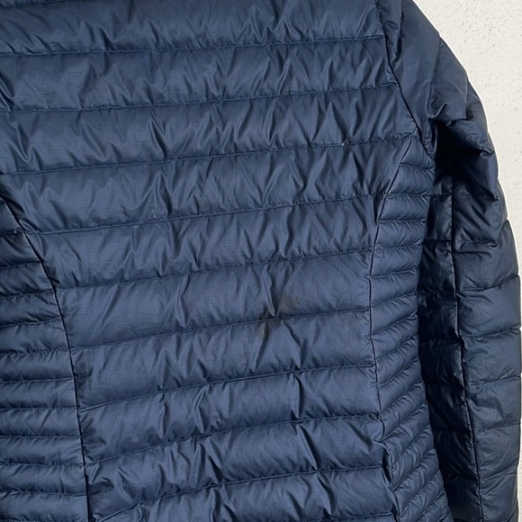 Patagonia Women's Navy Down Sweater Jacket - Picture 5 of 9